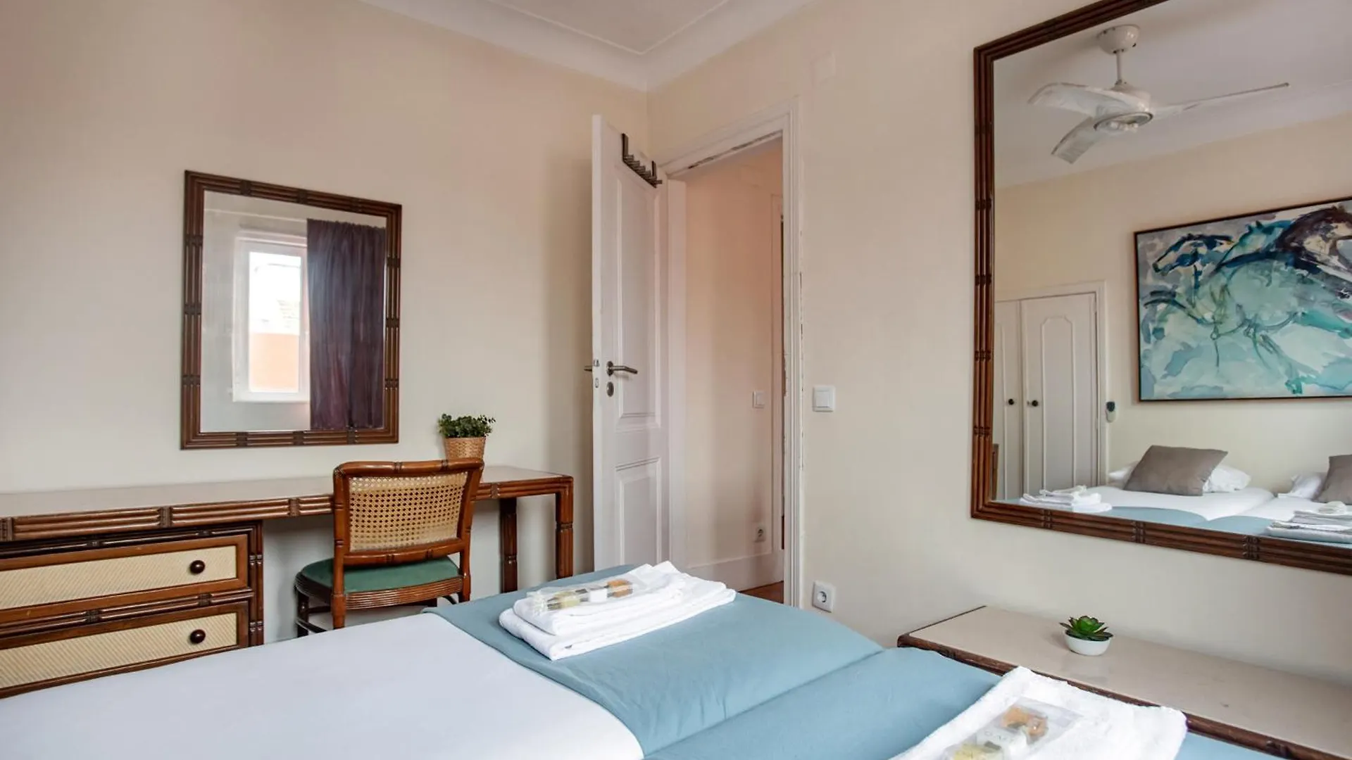 Large Family Flat In Campo De Ourique Hotel Lisbon