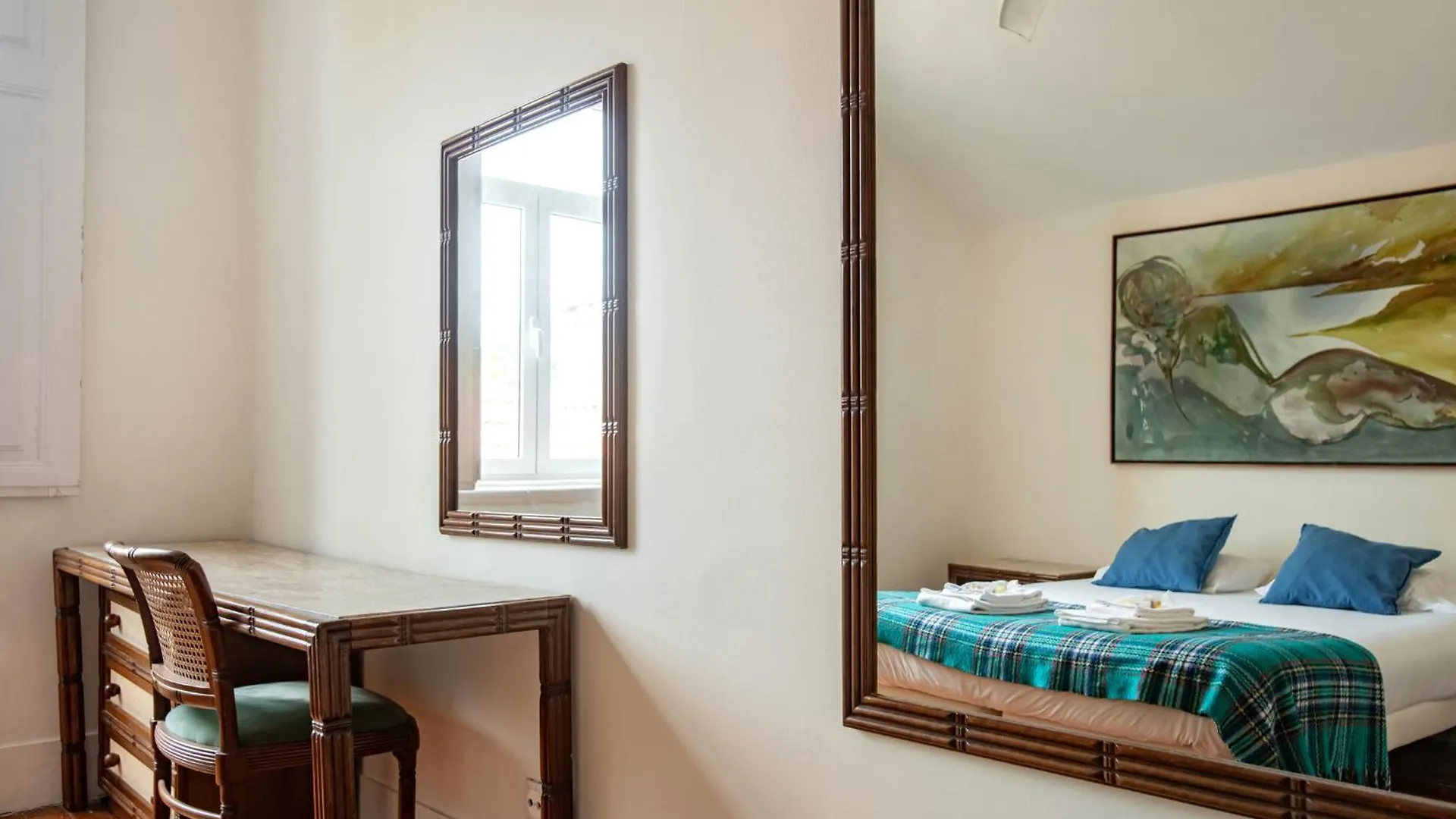 Large Family Flat In Campo De Ourique Hotel Lissabon Herberg