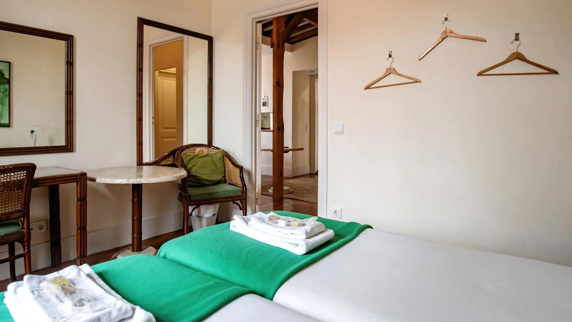 Large Family Flat In Campo De Ourique Hotel Lisbon