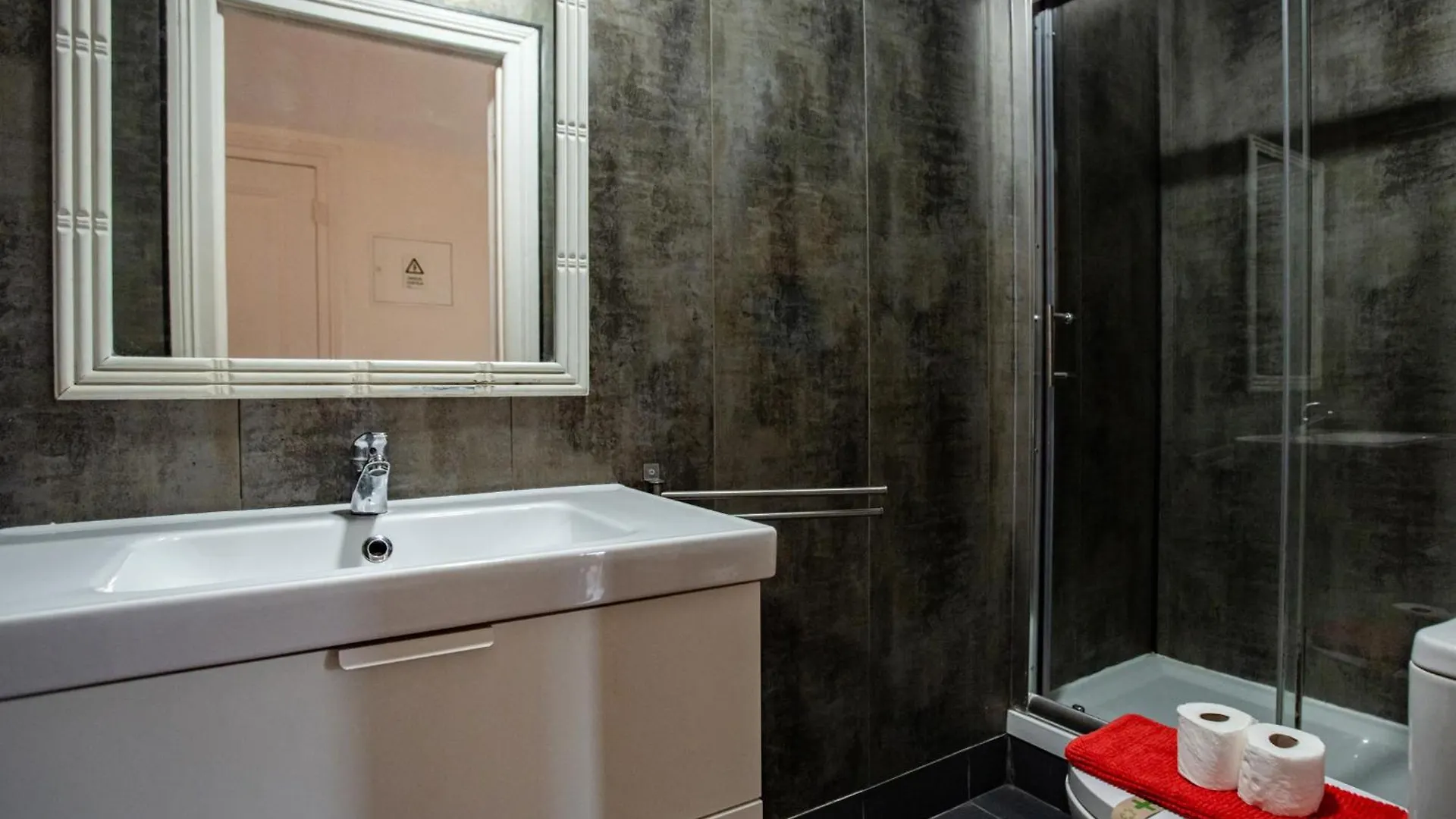 Large Family Flat In Campo De Ourique Hotel Lisbon