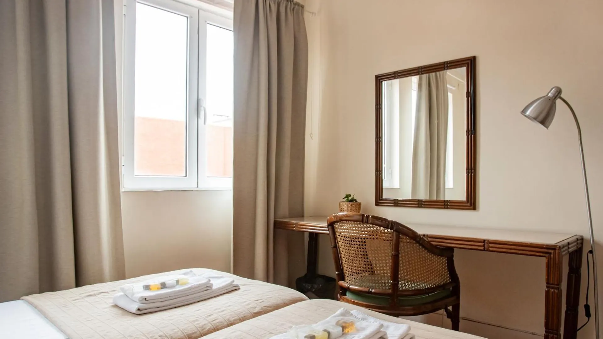 Large Family Flat In Campo De Ourique Hotel Lissabon 0*,